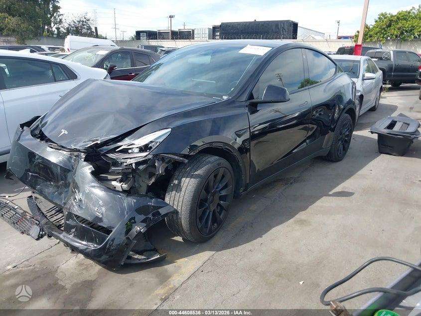 Tesla Model Y - 2