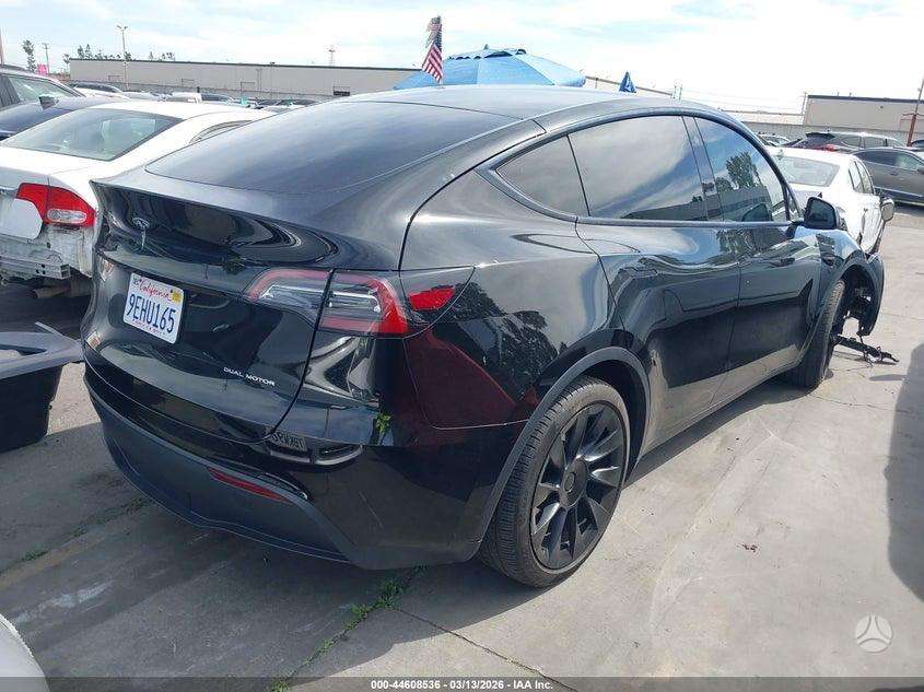 Tesla Model Y, 81 kWh, off-road / crossover