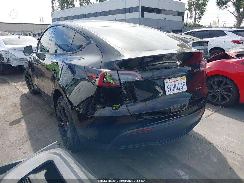 Tesla Model Y - 5