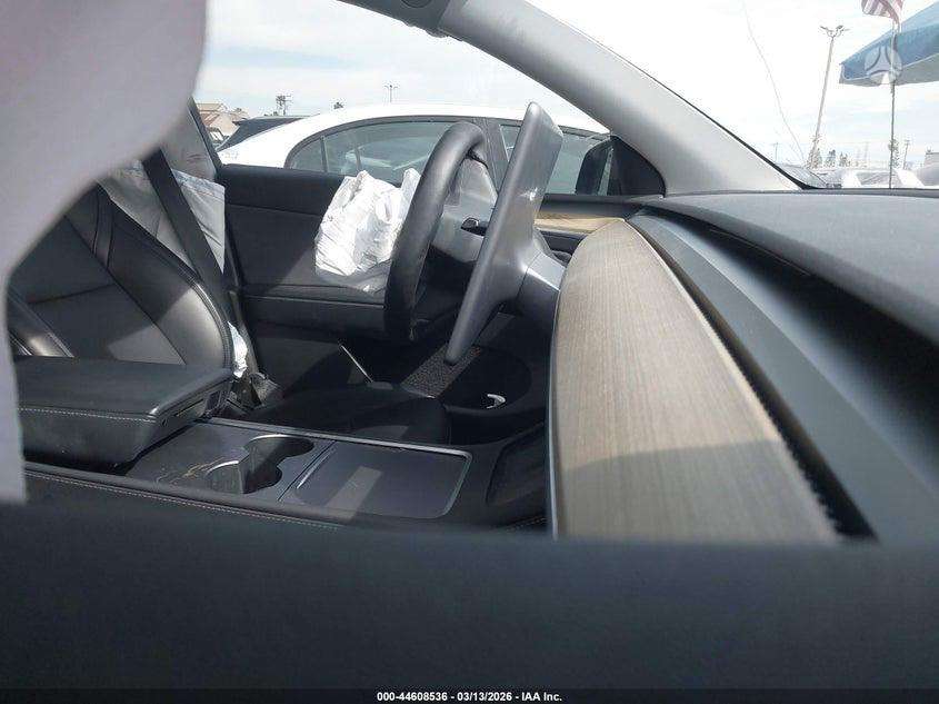 Tesla Model Y, 81 kWh, off-road / crossover