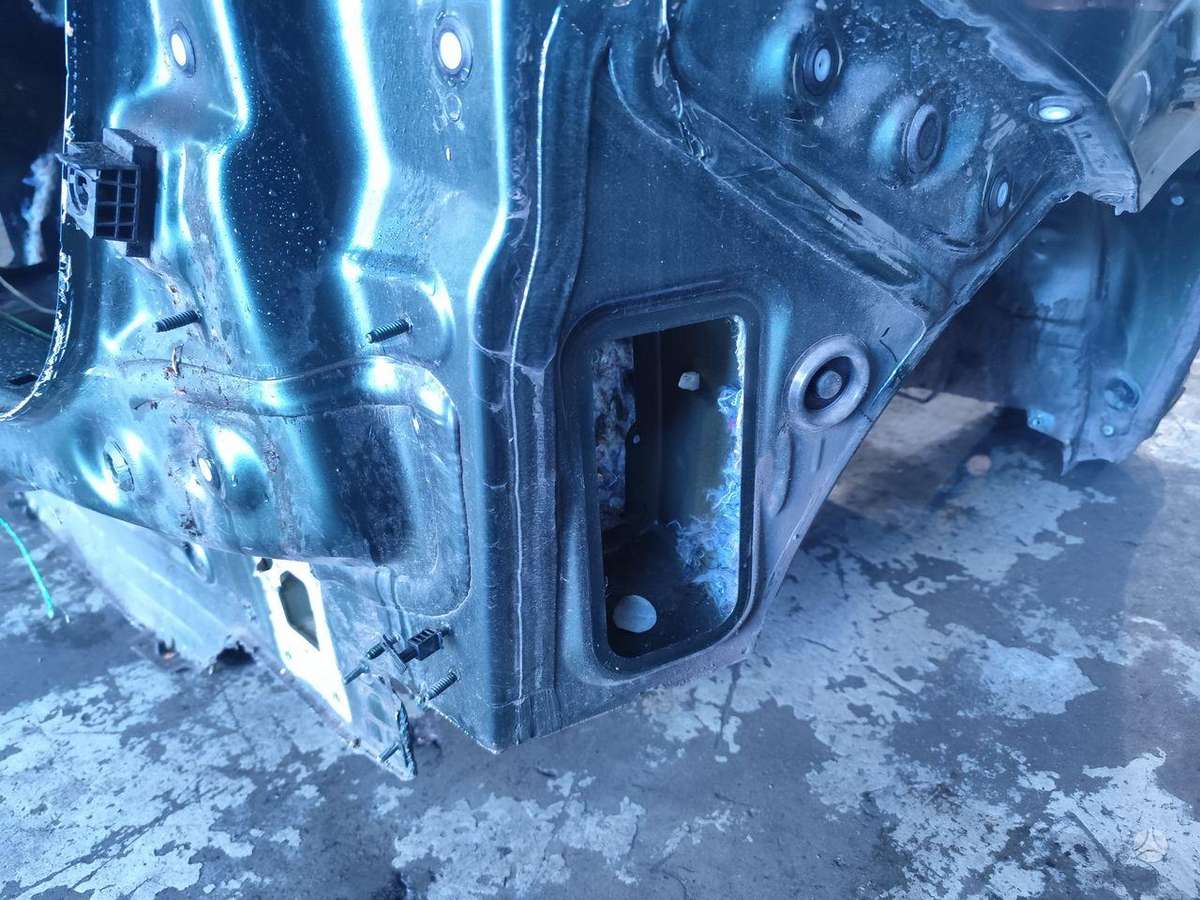 Skoda Karoq hood (front, rear)