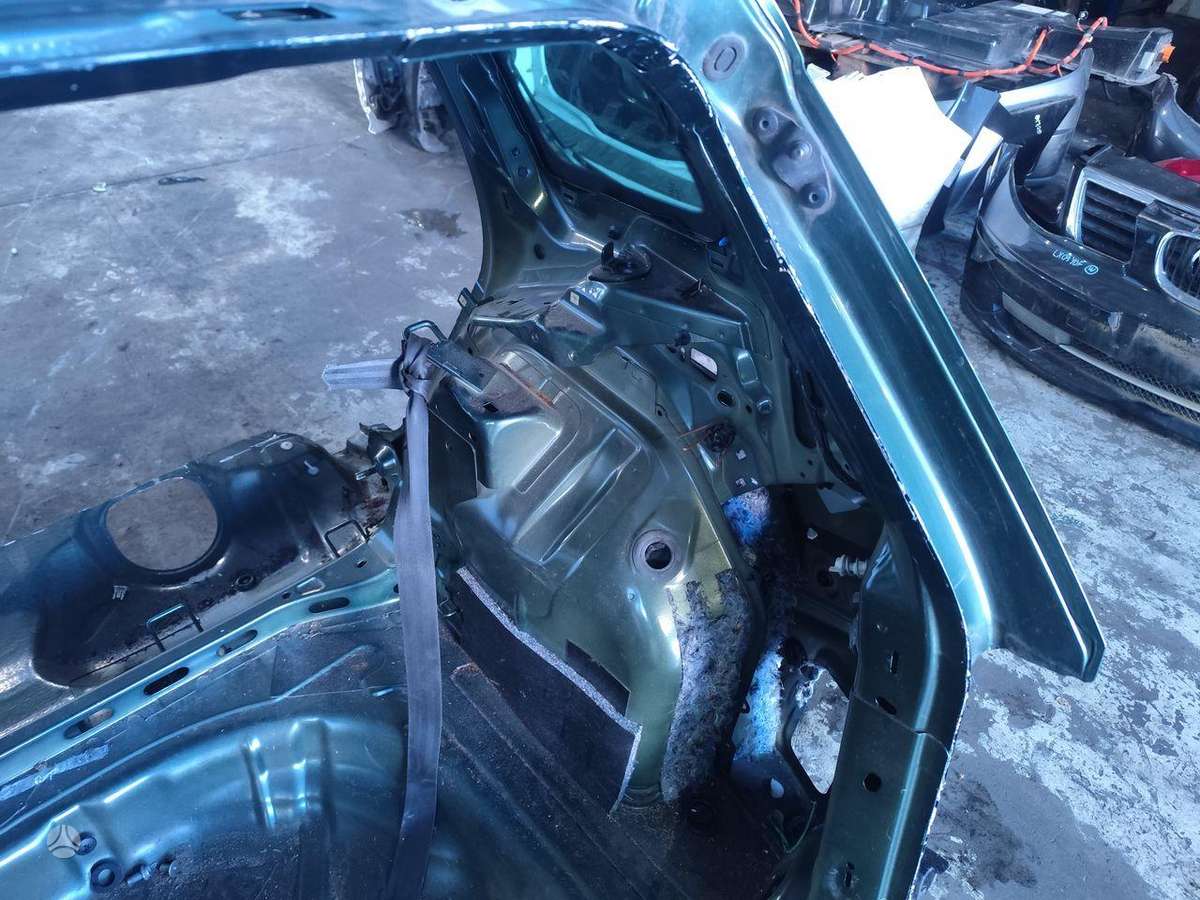 Skoda Karoq hood (front, rear)