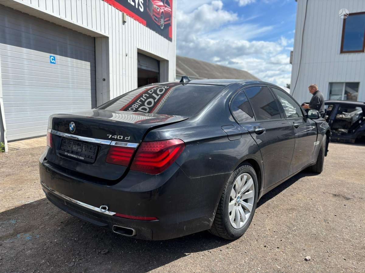 BMW 740 37068366700