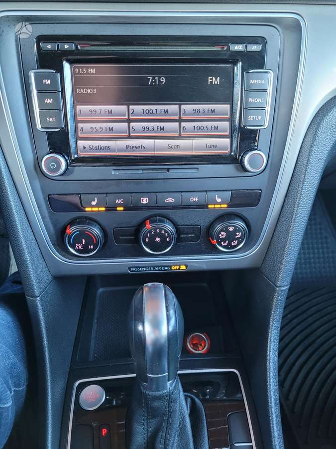 Volkswagen Passat - 12