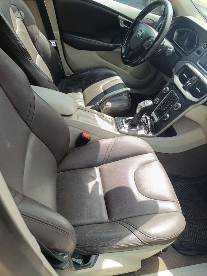 Volvo V40, 1.6 l., hatchback