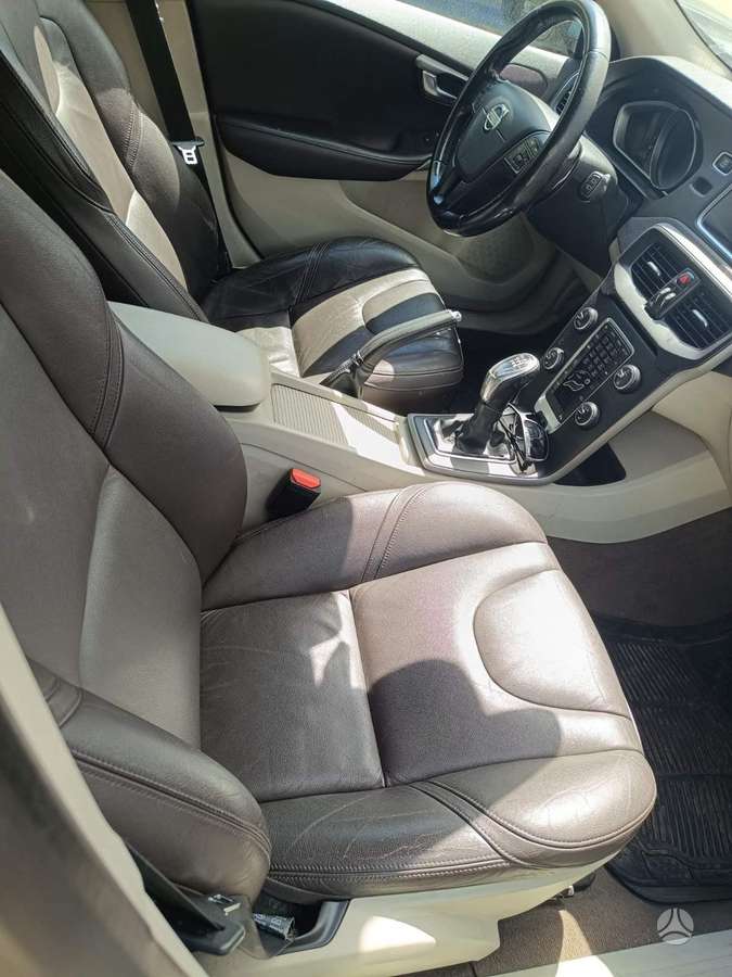 Volvo V40, 1.6 l., hatchback