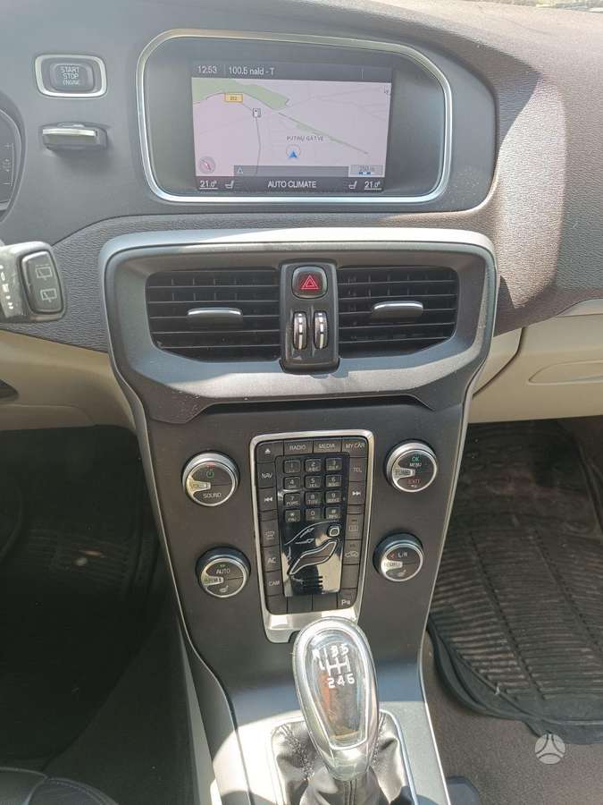Volvo V40, 1.6 l., hatchback