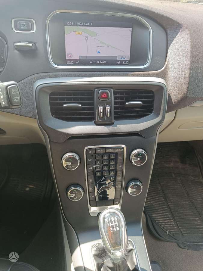 Volvo V40, 1.6 l., hatchback