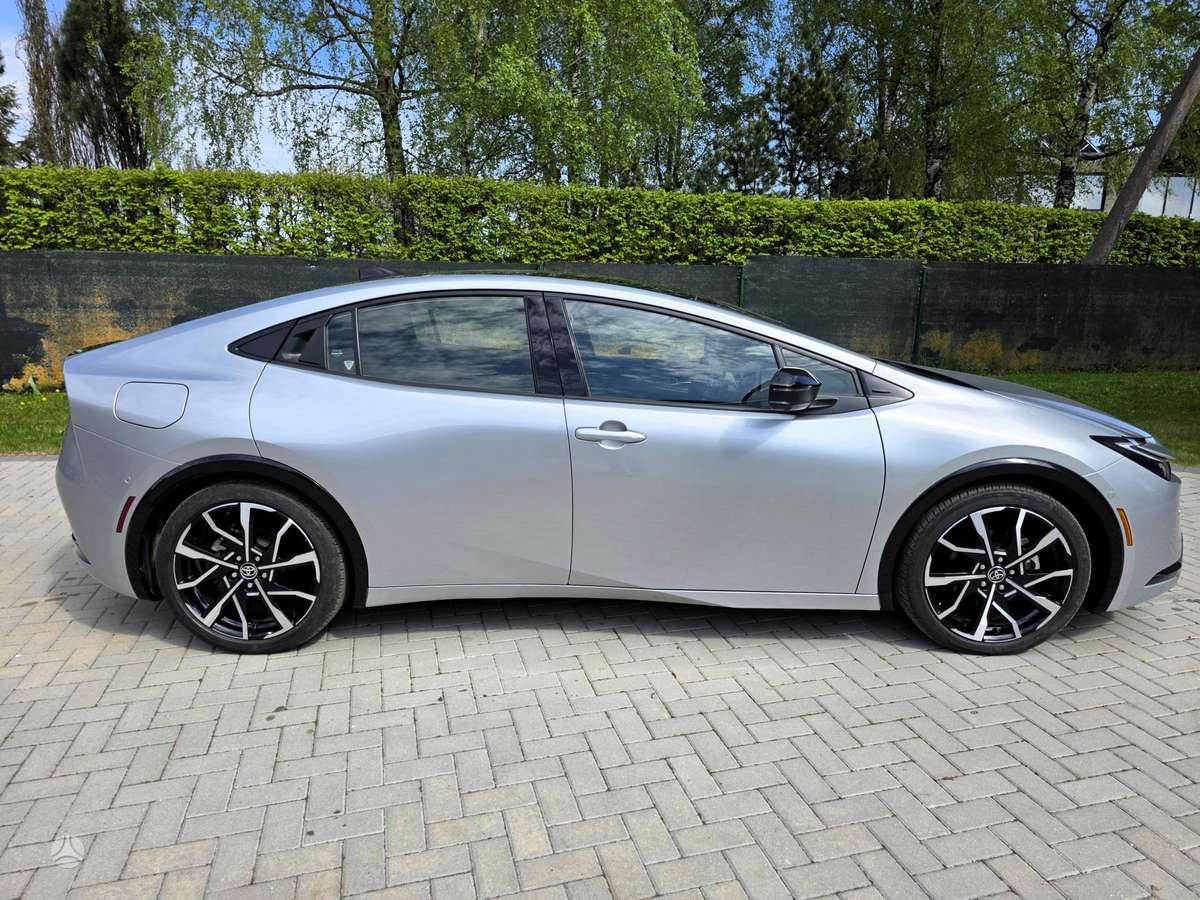 Toyota Prius - 5