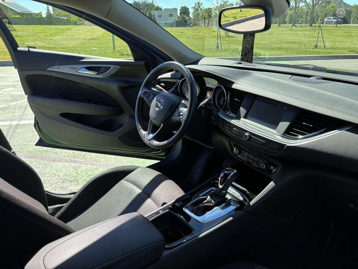 Opel Insignia, 1.5 l., Хэтчбек