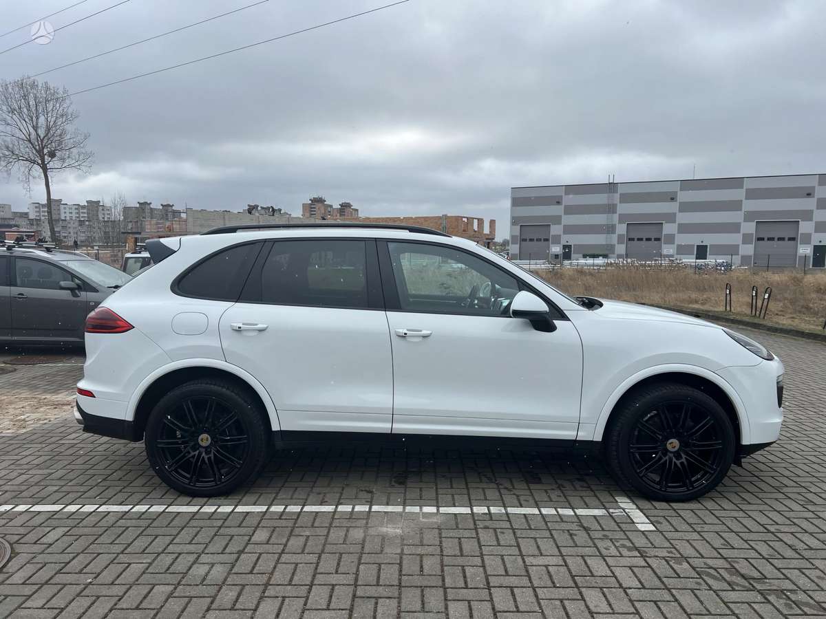 Porsche Cayenne - 5