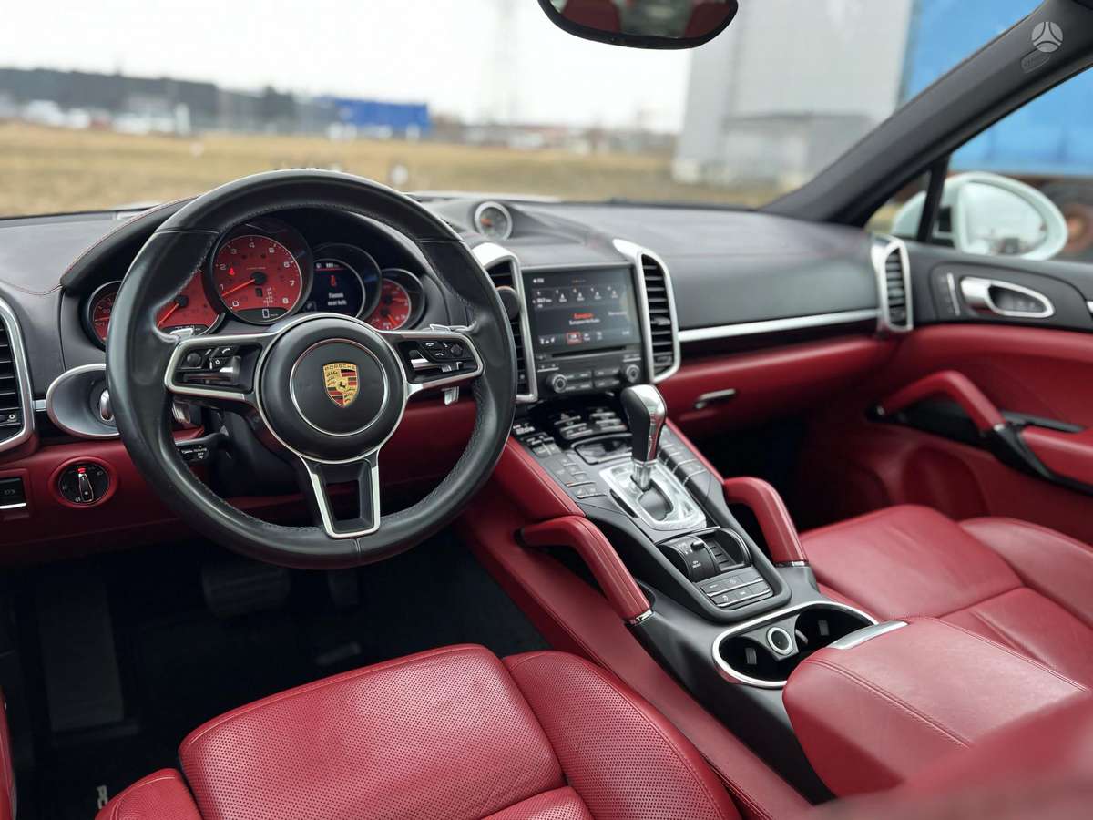 Porsche Cayenne - 9
