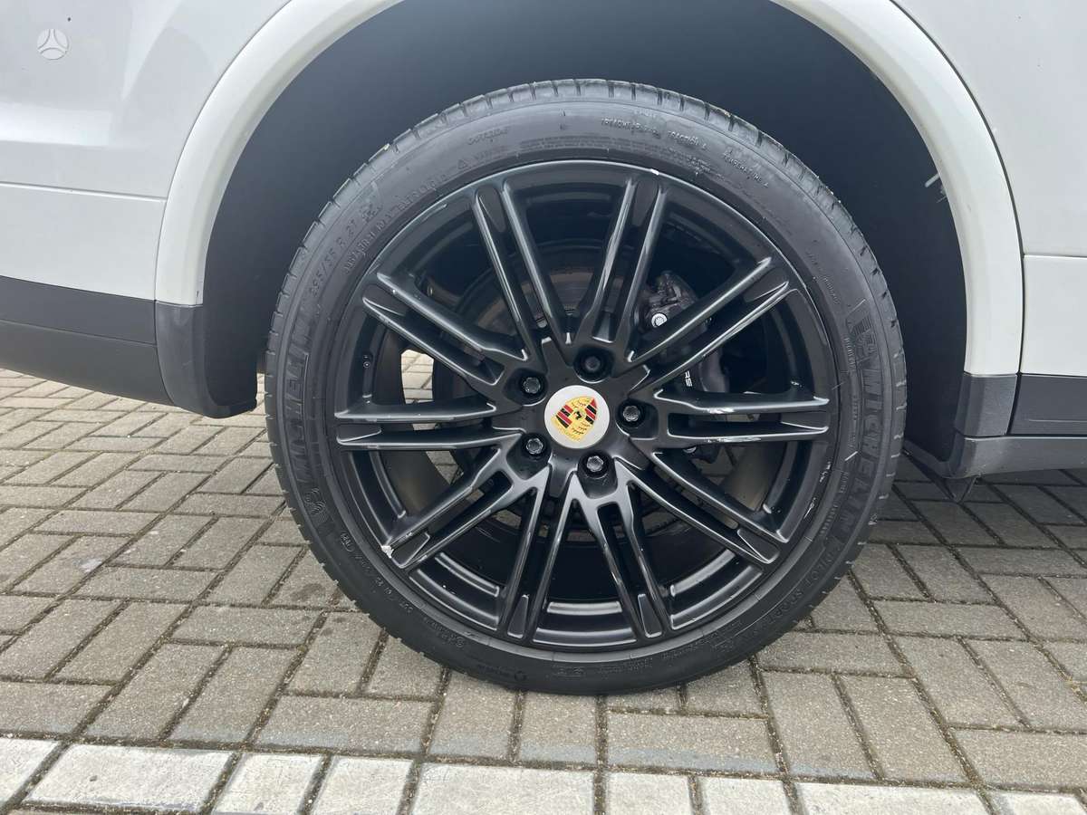 Porsche Cayenne - 8