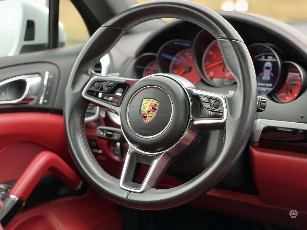 Porsche Cayenne - 11
