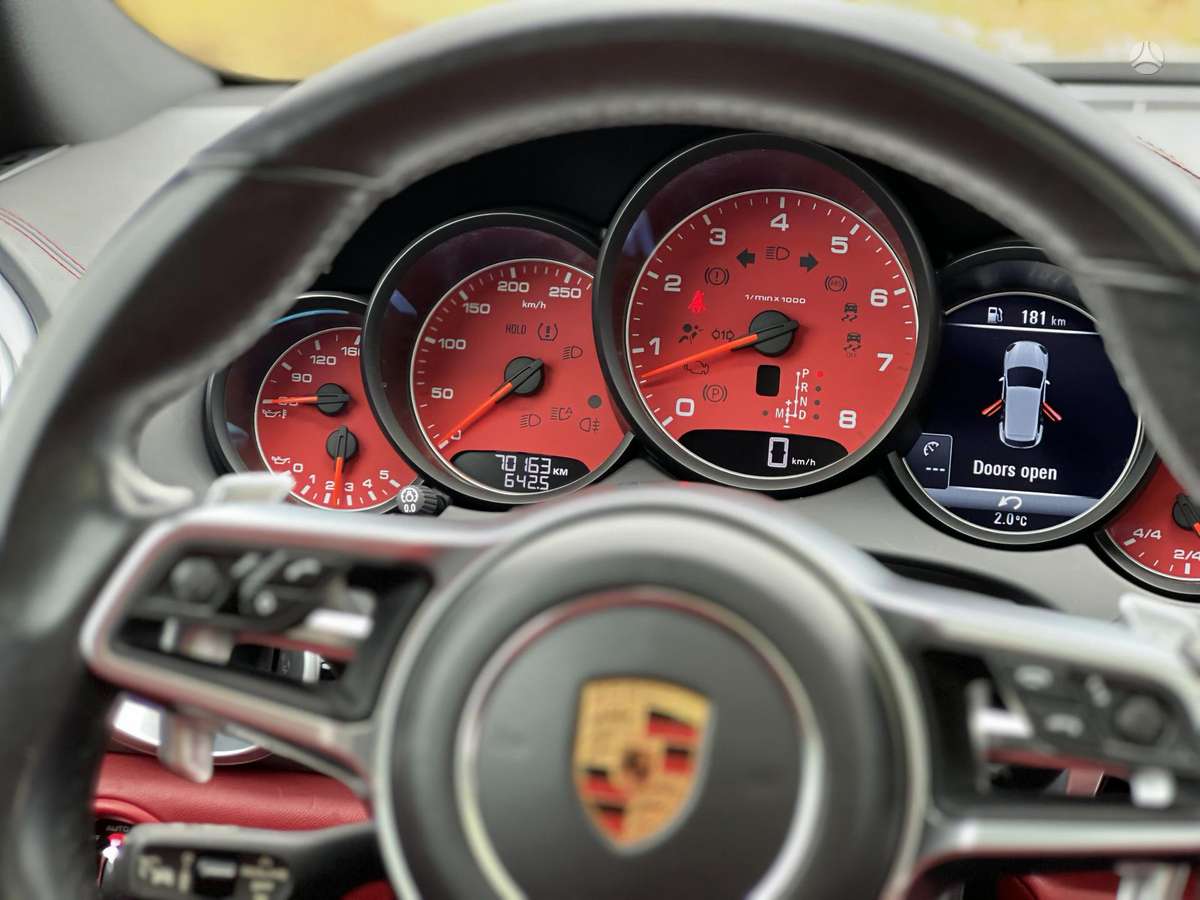 Porsche Cayenne - 10