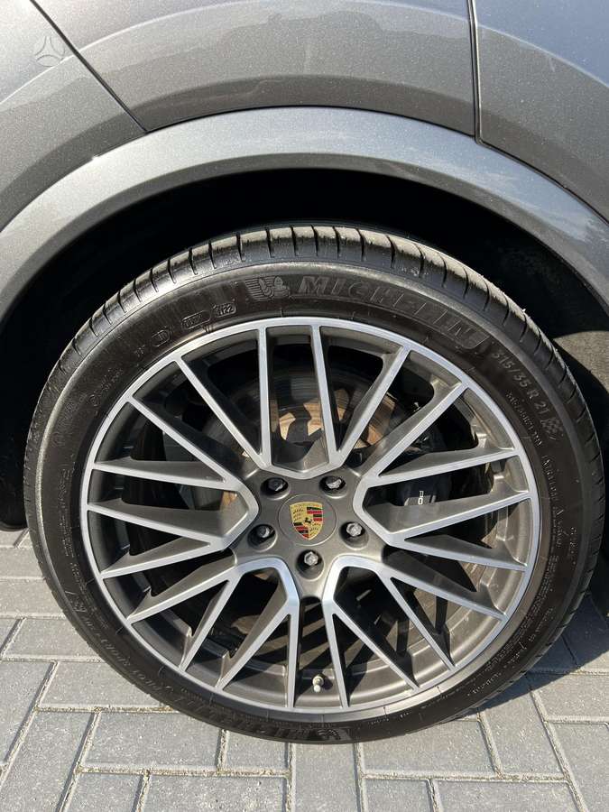 Porsche Cayenne - 8