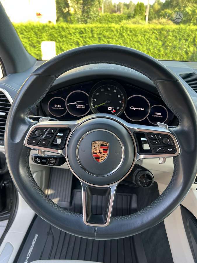 Porsche Cayenne - 9