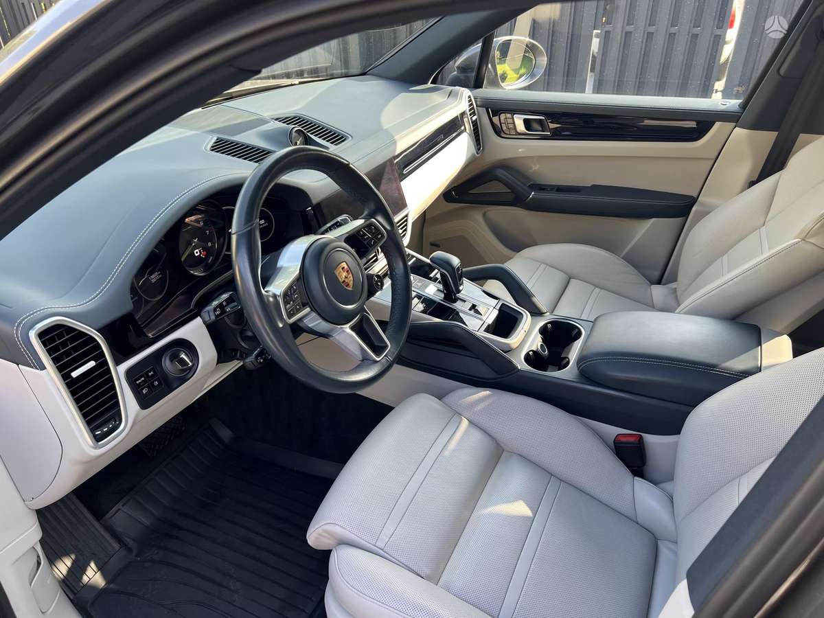 Porsche Cayenne - 10