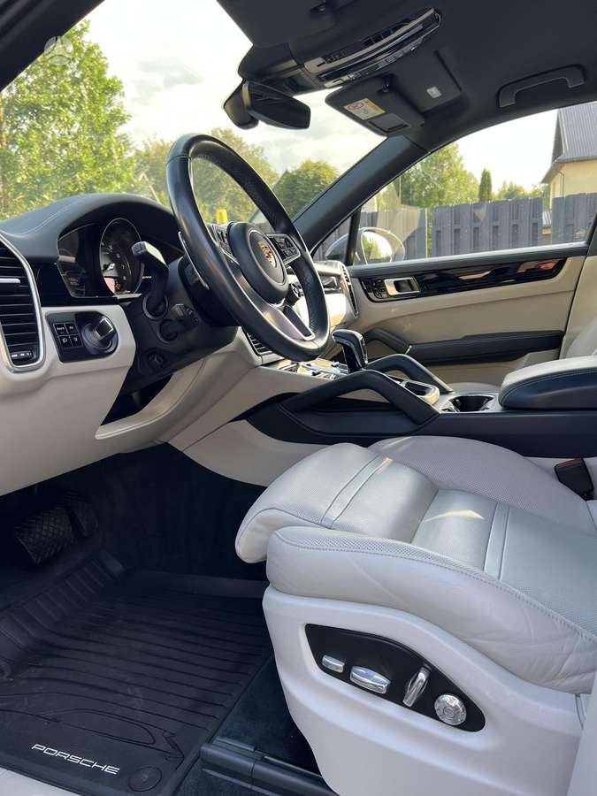 Porsche Cayenne - 11