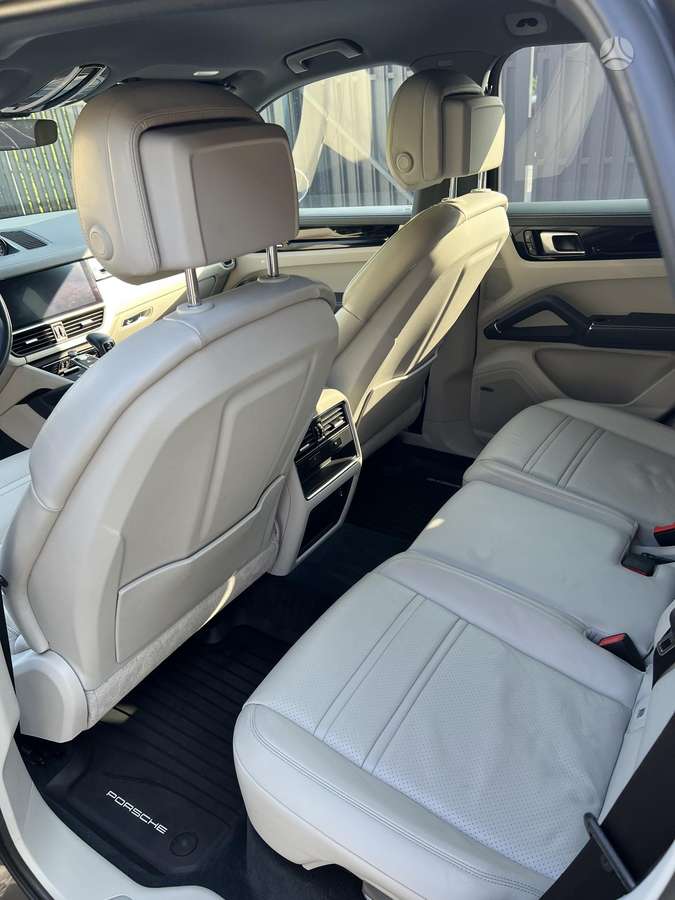 Porsche Cayenne - 12