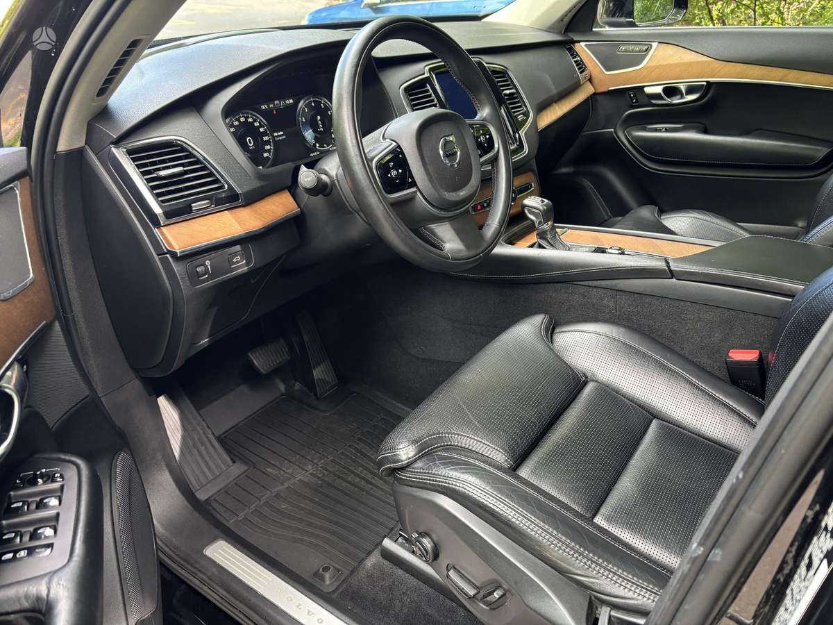 Volvo XC90 - 9