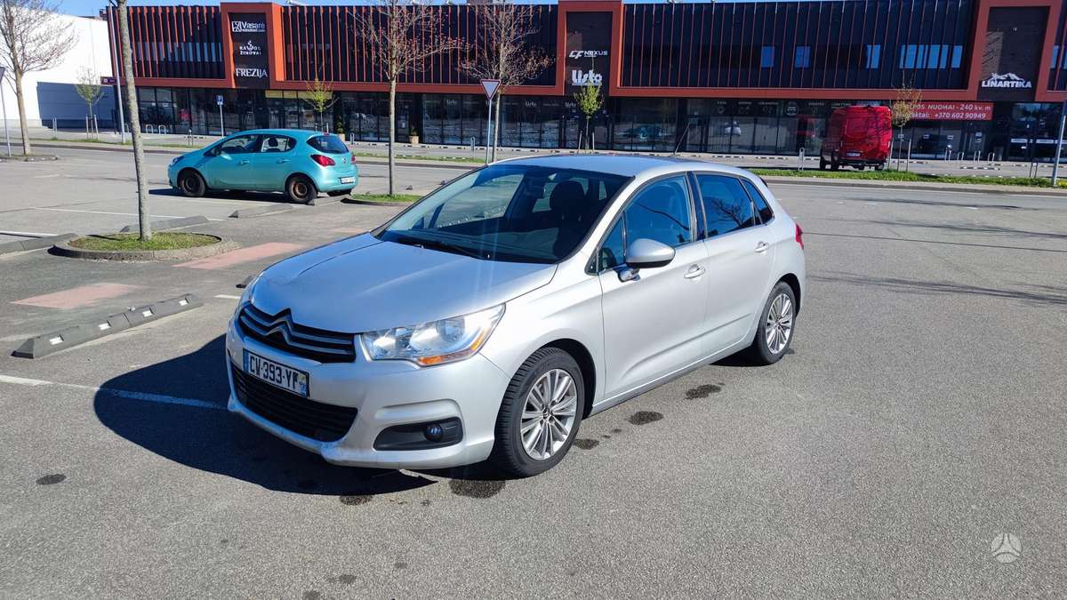 Citroen C4, 1.6 l., hatchback