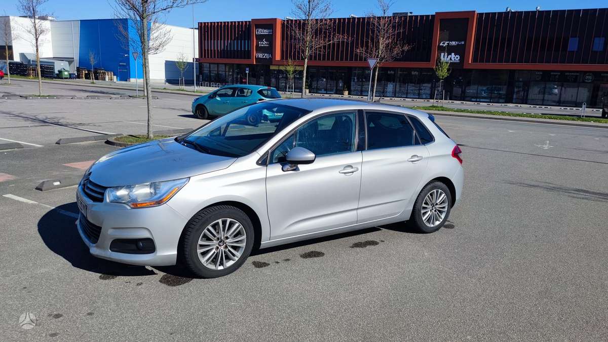 Citroen C4, 1.6 l., hatchback