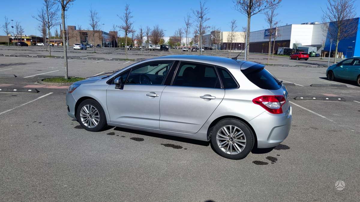 Citroen C4, 1.6 l., hatchback