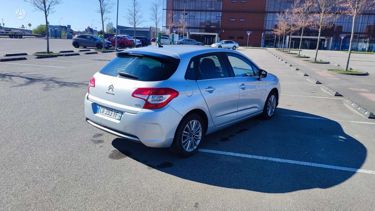 Citroen C4, 1.6 l., hatchback