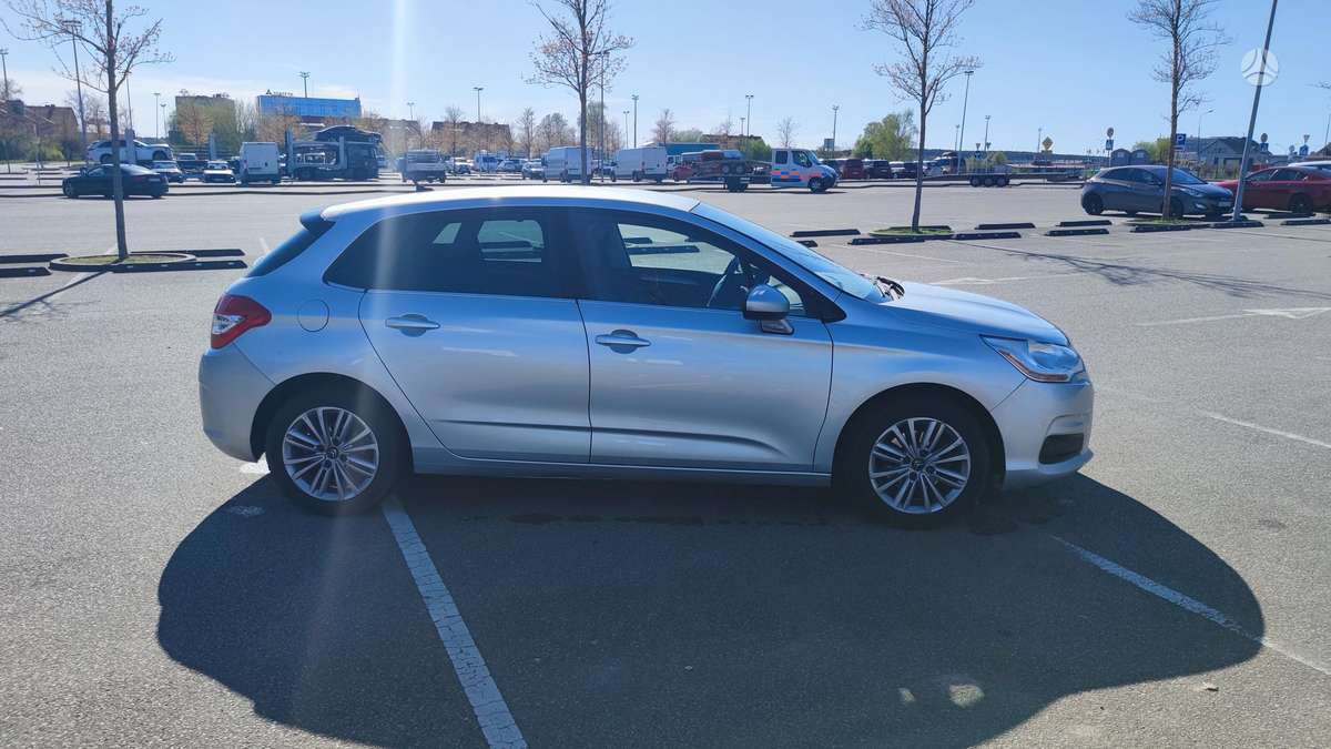 Citroen C4, 1.6 l., hatchback
