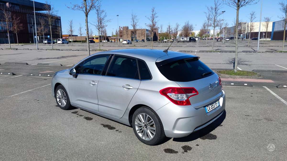 Citroen C4, 1.6 l., hatchback