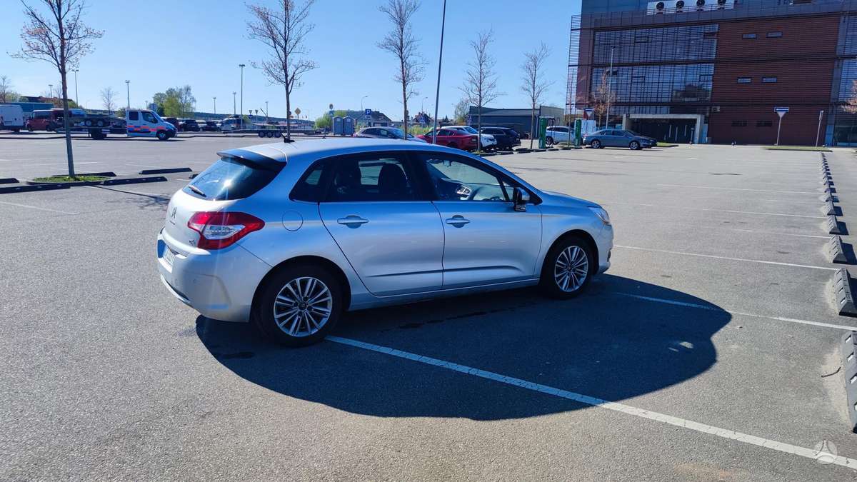 Citroen C4, 1.6 l., hatchback