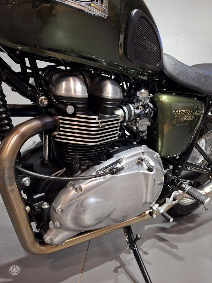 Triumph Thruxton 900cc, street / classic