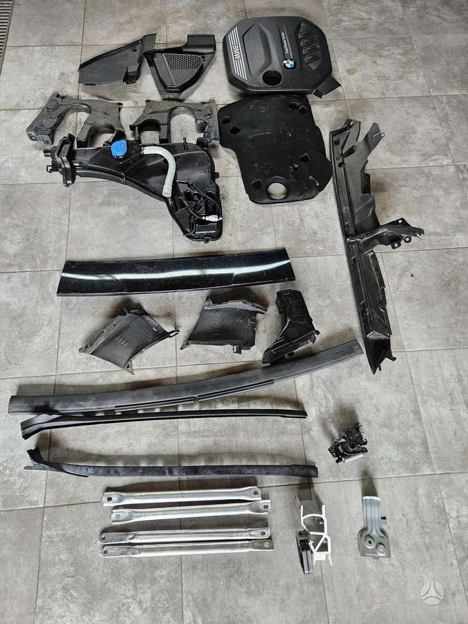 BMW X3 variklio detalės