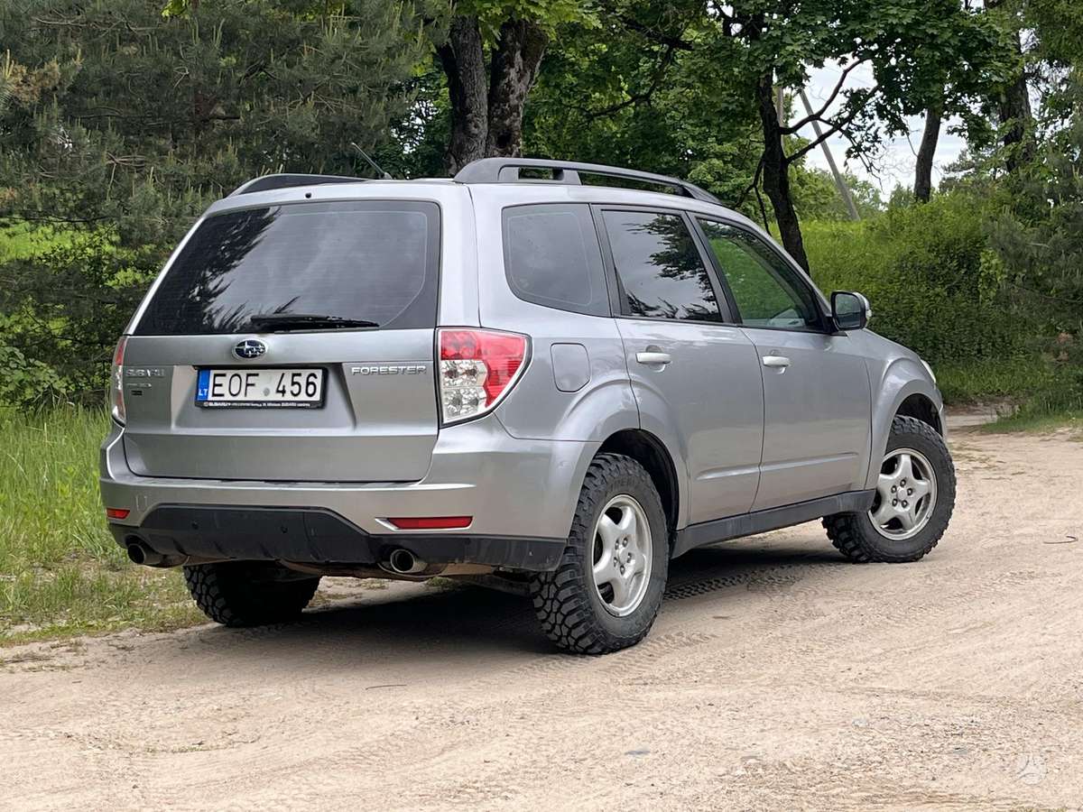 Subaru Forester, 2.0 l., off-road / crossover