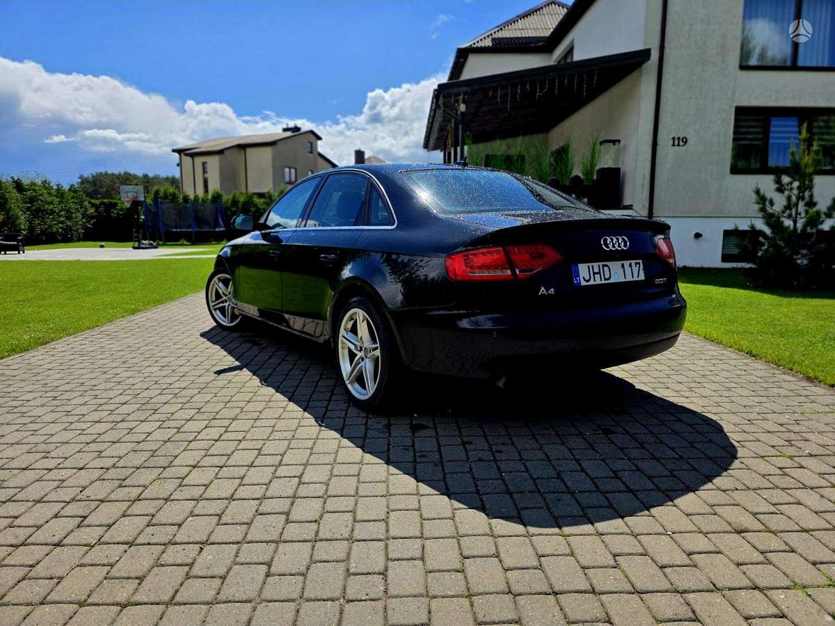 Audi A4, 2.0 l., Седан