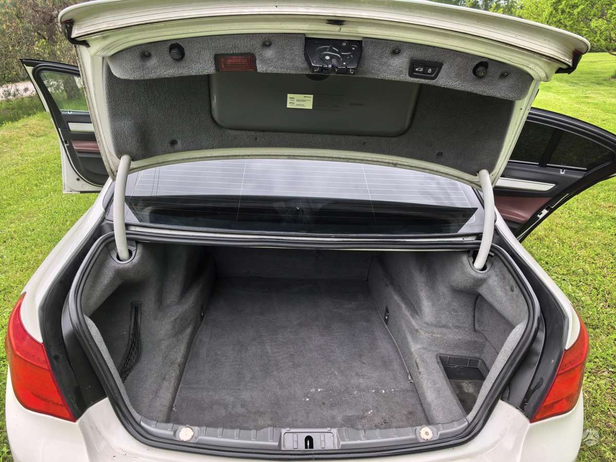 BMW 740, 3.0 l., Седан