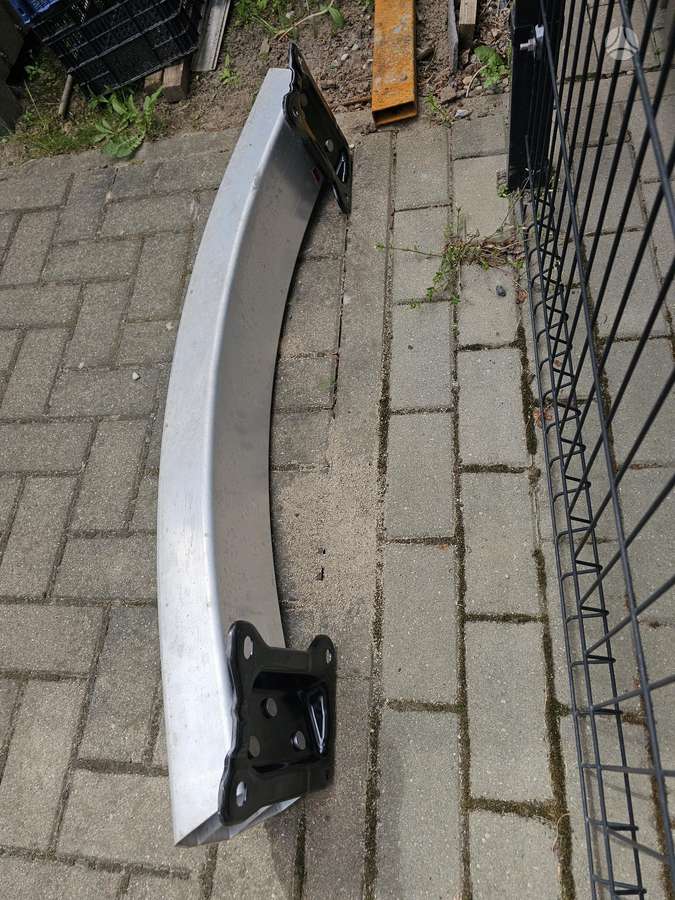 Tesla Model Y bamperių pastiprinimai