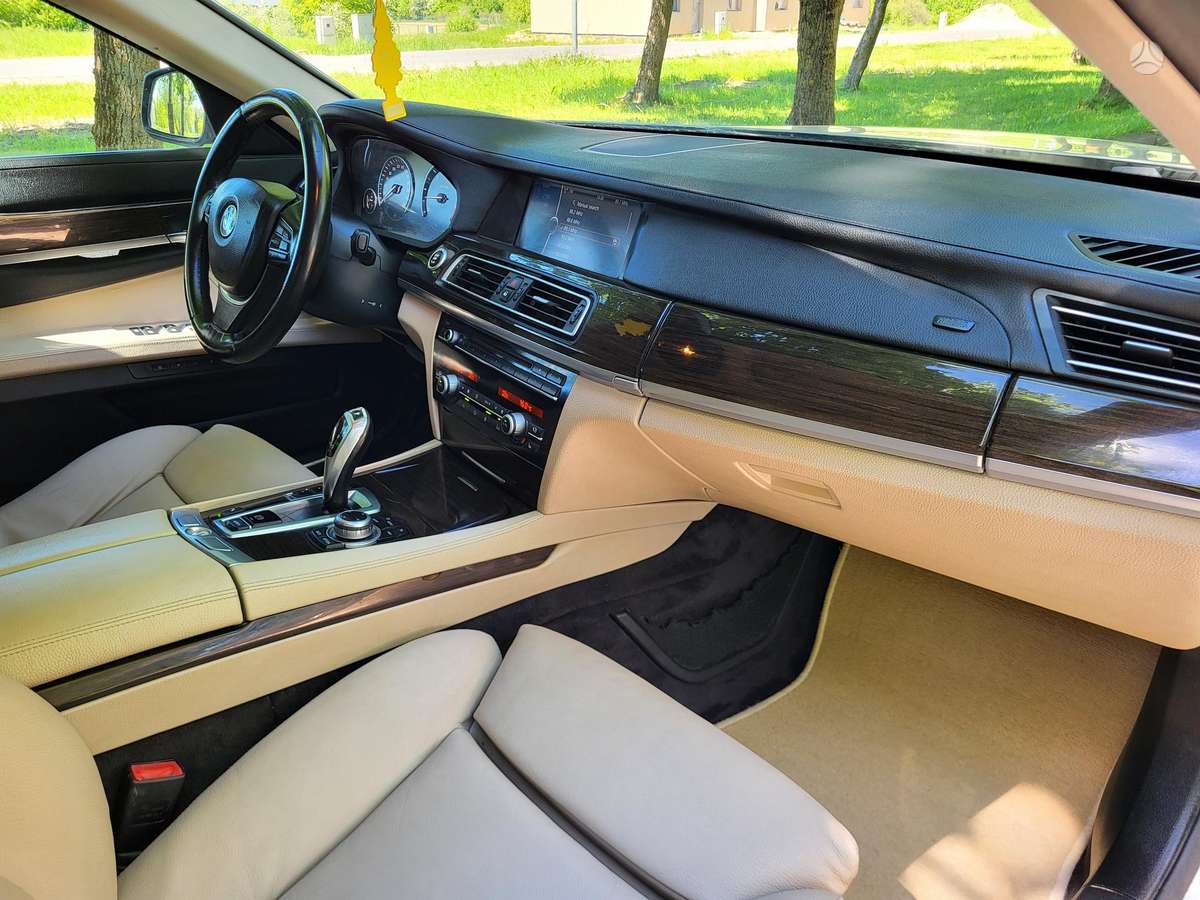 BMW 730, 3.0 l., Седан
