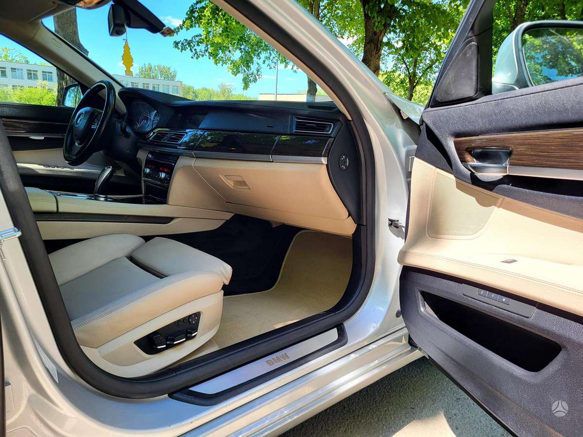 BMW 730, 3.0 l., Седан