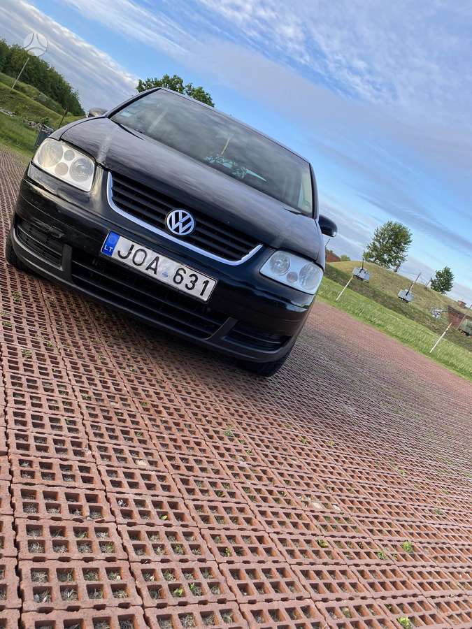 Volkswagen Touran - 1