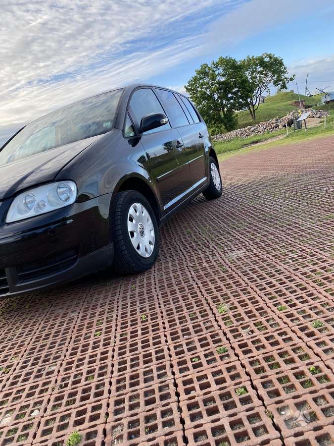 Volkswagen Touran - 4