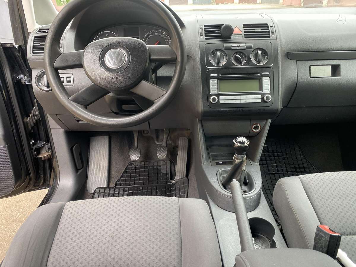 Volkswagen Touran - 10
