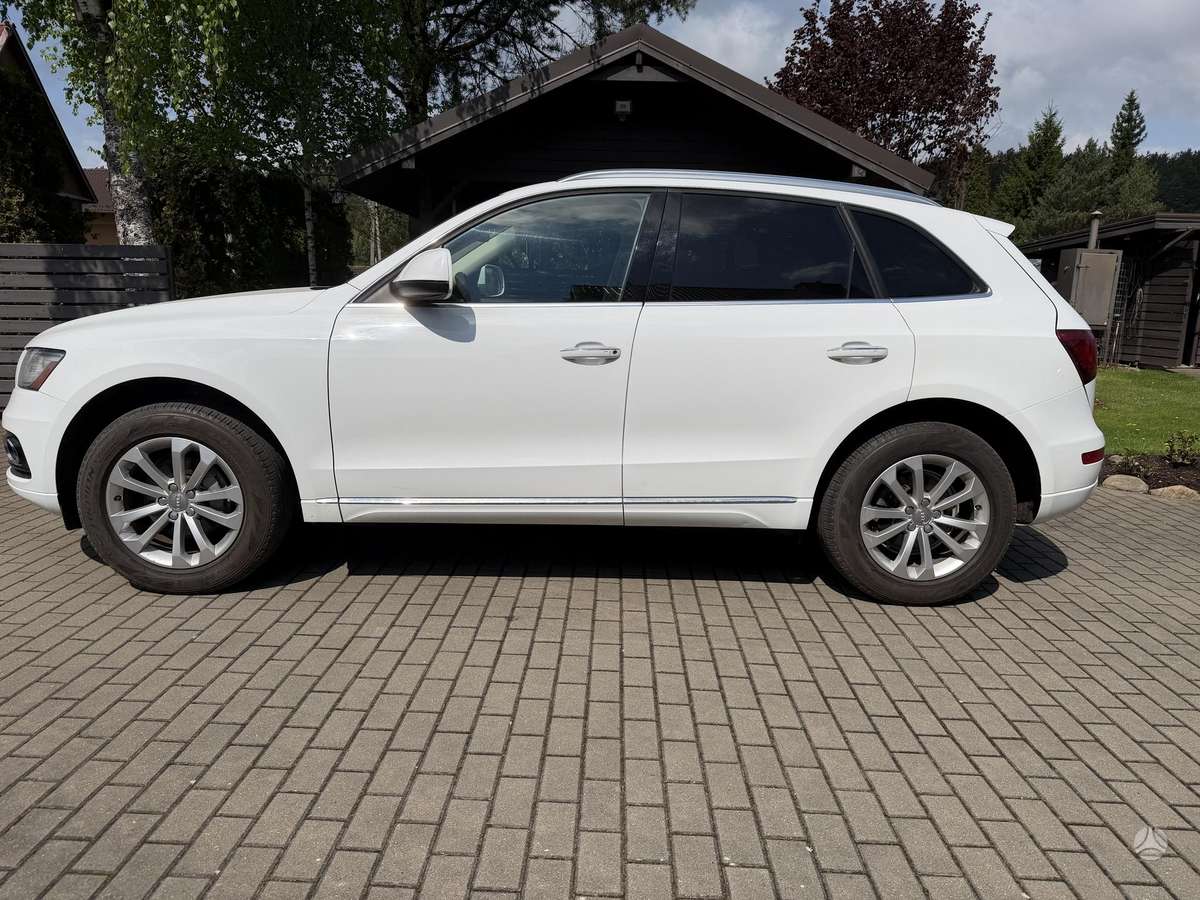 Audi Q5, 2.0 l., off-road / crossover