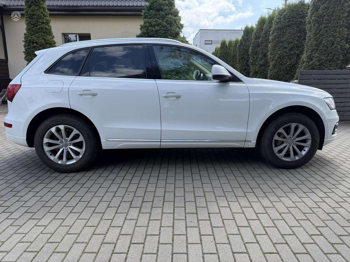 Audi Q5, 2.0 l., off-road / crossover