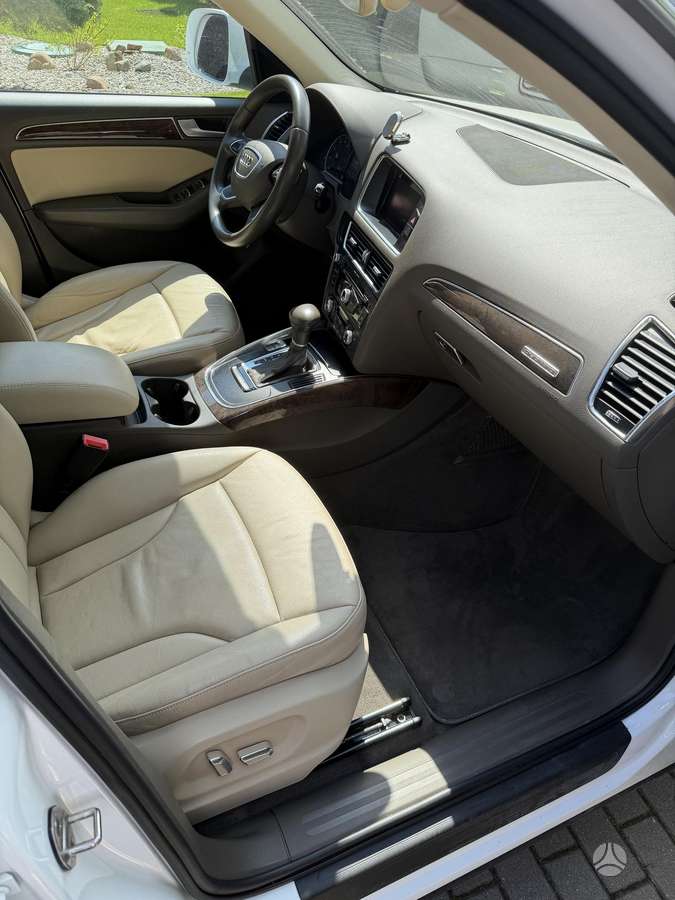 Audi Q5, 2.0 l., off-road / crossover