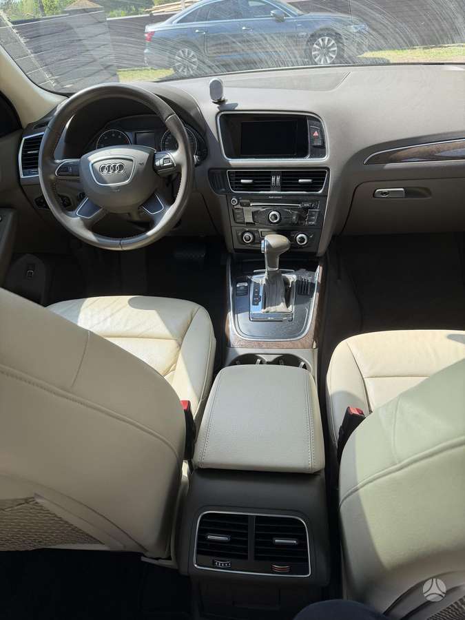 Audi Q5, 2.0 l., off-road / crossover