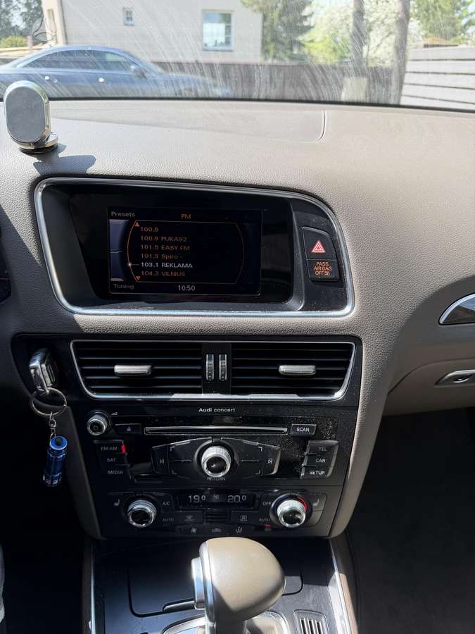 Audi Q5, 2.0 l., off-road / crossover