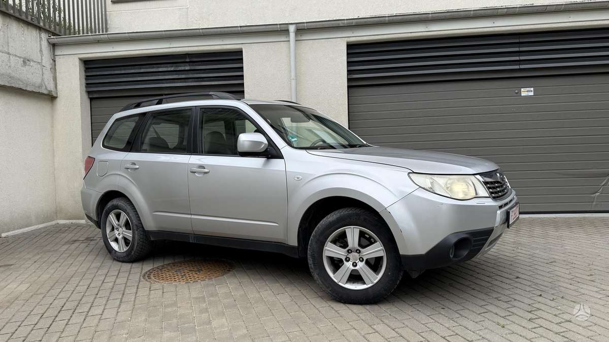 Subaru Forester, 2.0 l., off-road / crossover