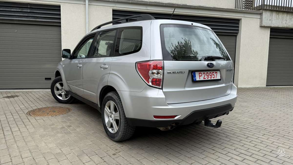 Subaru Forester, 2.0 l., off-road / crossover